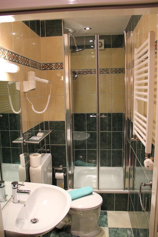 Wali'S Hotel Bielefeld Room photo